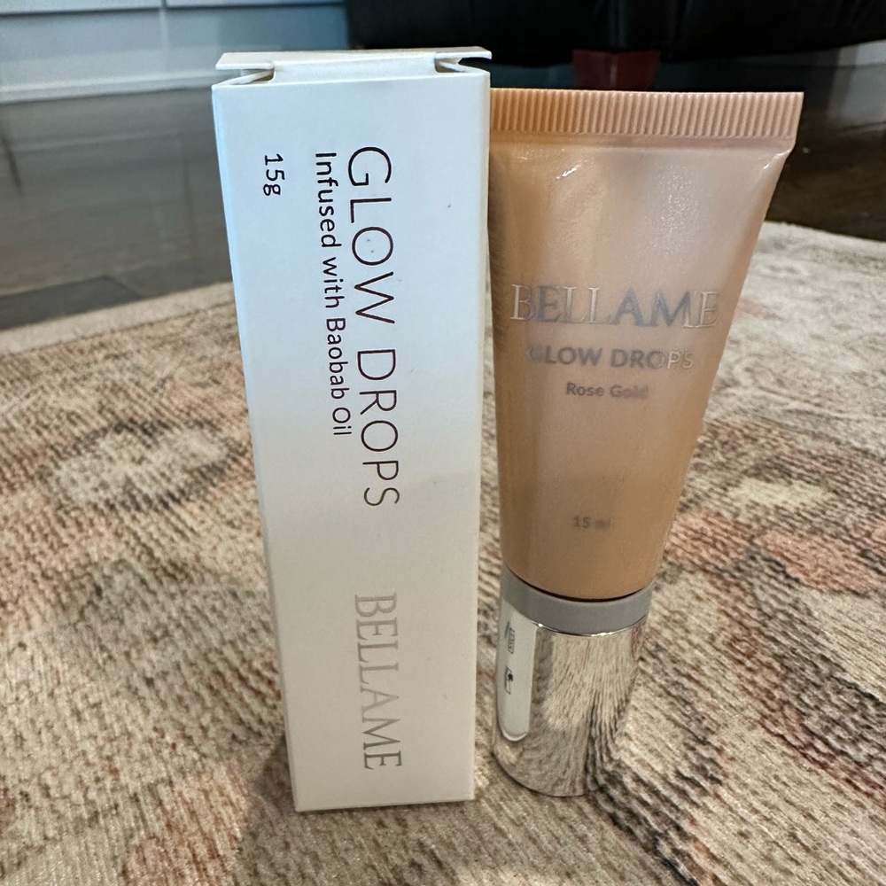 New in box, Bellamy glow drops in Rose Gold
